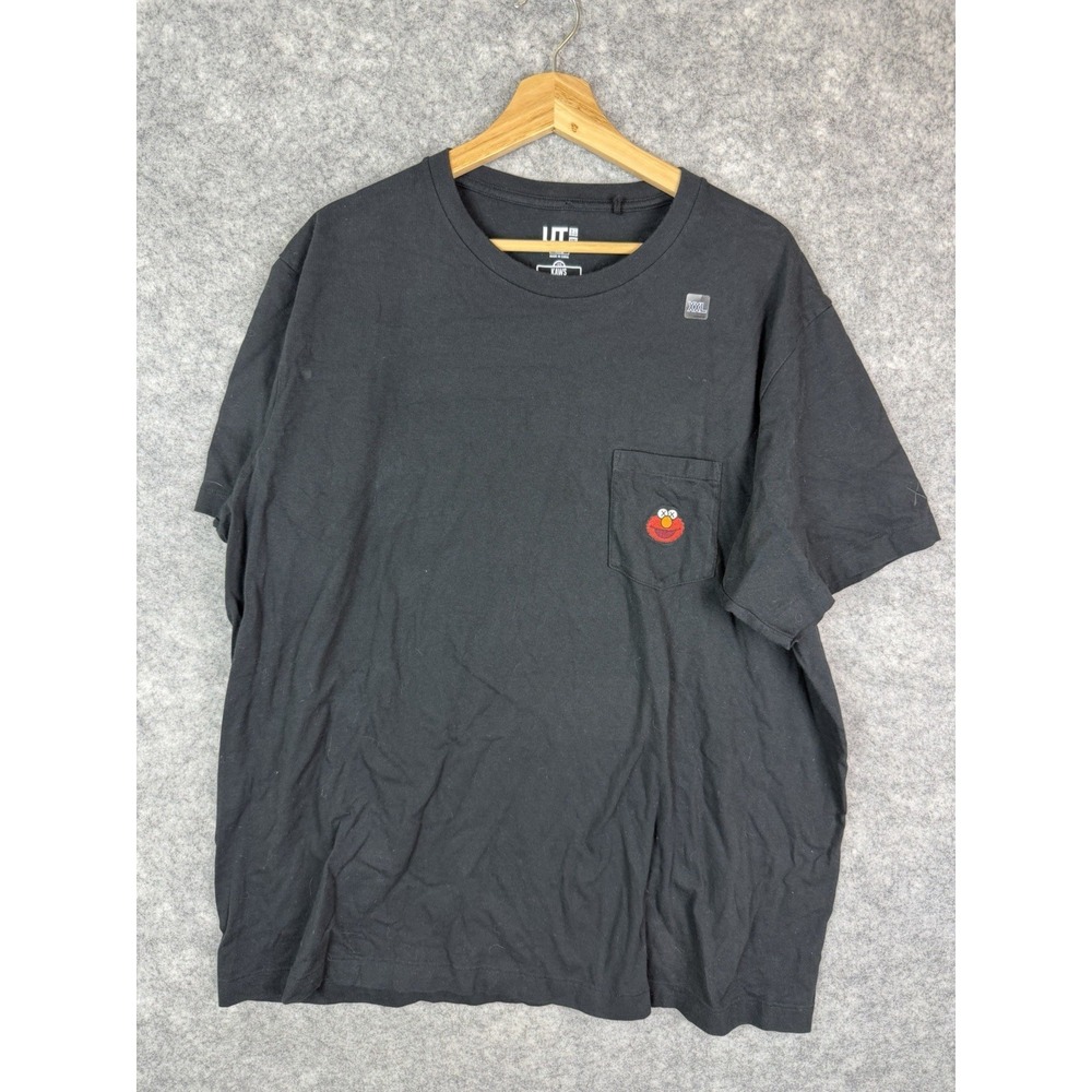 Kaws Uniqlo Tshirt Men's 2XL Sesame Street Elmo Cartoon Tv Show Black Graphic